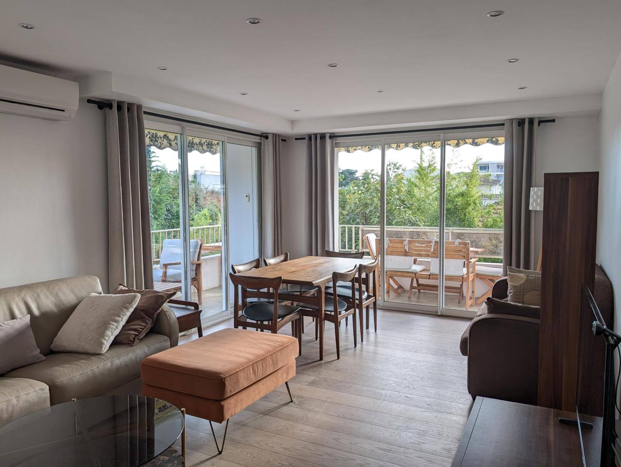 Le Chester 3 Pieces Proche Croisette Bord De *